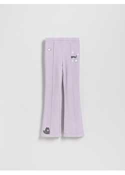 Reserved - Spodnie flare Pusheen - lawendowy ze sklepu Reserved w kategorii Spodnie dziewczęce - zdjęcie 187823324