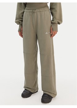 adidas Spodnie dresowe JM1099 Zielony Regular Fit ze sklepu MODIVO w kategorii Spodnie damskie - zdjęcie 187823703