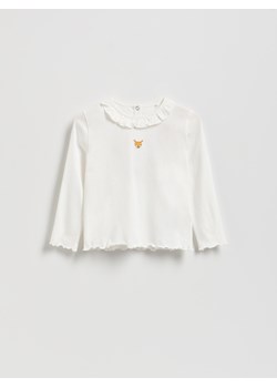 Reserved - Koszulka z falbanką przy dekolcie - złamana biel ze sklepu Reserved w kategorii Bluzki dziewczęce - zdjęcie 187823954