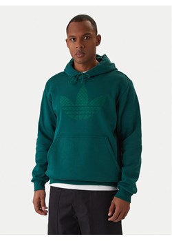adidas Bluza Monogram Infill KD0403 Zielony Regular Fit ze sklepu MODIVO w kategorii Bluzy męskie - zdjęcie 187828151