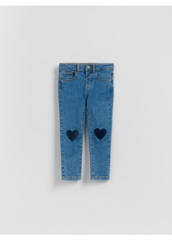 Reserved - Jeansy slim fit z nadrukiem - niebieski ze sklepu Reserved w kategorii Spodnie dziewczęce - zdjęcie 187831763