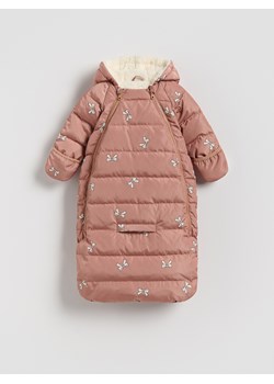 Reserved - Ocieplany śpiworek z naturalnym puchem - brązowy ze sklepu Reserved w kategorii Kombinezony i kurtki - zdjęcie 187847332