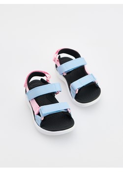Reserved - Lekkie sandały na rzep - wielobarwny ze sklepu Reserved w kategorii Sandały dziecięce - zdjęcie 187849484