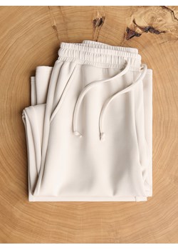 Reserved - Spodnie z szeroką nogawką - beżowy ze sklepu Reserved w kategorii Spodnie damskie - zdjęcie 187850181