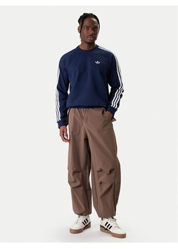 adidas Bluza 3-Stripes KE3549 Granatowy Regular Fit ze sklepu MODIVO w kategorii Bluzy męskie - zdjęcie 187851692