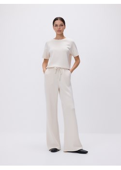 Reserved - Spodnie z szeroką nogawką - beżowy ze sklepu Reserved w kategorii Spodnie damskie - zdjęcie 187852620
