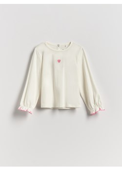 Reserved - Bawełniana koszulka z haftem - złamana biel ze sklepu Reserved w kategorii Bluzki dziewczęce - zdjęcie 187854511
