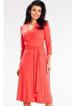 Awama A653 sukienka kopertowa z wiązaniem koralowa ze sklepu intimiti.pl w kategorii Sukienki - zdjęcie 187861021