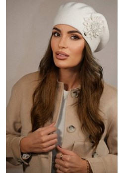 Wełniany beret damski Peonia ecru ze sklepu intimiti.pl w kategorii Berety damskie - zdjęcie 187861051