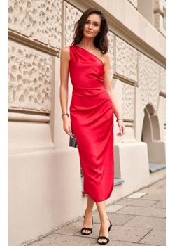 Satynowa sukienka midi na jedno ramię czerwona ze sklepu intimiti.pl w kategorii Sukienki - zdjęcie 187861592