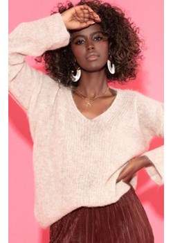 Oversizowy sweter beżowy alpaka F1395 ze sklepu intimiti.pl w kategorii Swetry damskie - zdjęcie 187865440