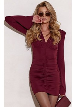 Dopasowana mini sukienka etui z marszczeniami bordowa ze sklepu intimiti.pl w kategorii Sukienki - zdjęcie 187865594