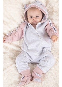 Pajac dresowy dla dziewczynki z uszkami ze sklepu intimiti.pl w kategorii Pajacyki - zdjęcie 187866610