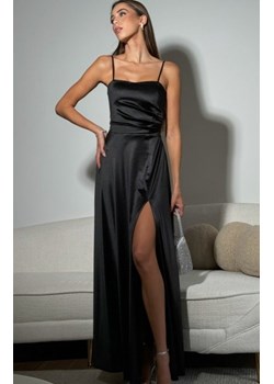 Elizabeth Nathalie długa satynowa sukienka czarna ze sklepu intimiti.pl w kategorii Sukienki - zdjęcie 187867853