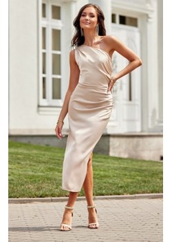 Satynowa sukienka midi na jedno ramię beżowa ze sklepu intimiti.pl w kategorii Sukienki - zdjęcie 187872561