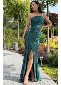 Asymetryczna długa sukienka z biżuteryjną ozdobą ze sklepu intimiti.pl w kategorii Sukienki - zdjęcie 187879711