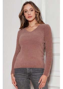 Miękki, włochaty sweterek mocca SWE147 ze sklepu intimiti.pl w kategorii Swetry damskie - zdjęcie 187879733
