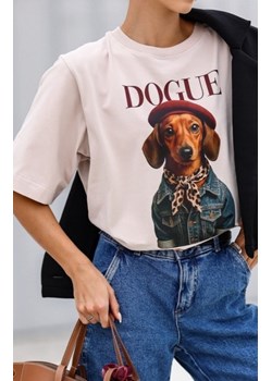 Oversizowy t-shirt damski Dogue beżowy ze sklepu intimiti.pl w kategorii Bluzki damskie - zdjęcie 187880022