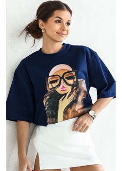 Oversizowy t-shirt damski Zamknięte oczy ze sklepu intimiti.pl w kategorii Bluzki damskie - zdjęcie 187881004
