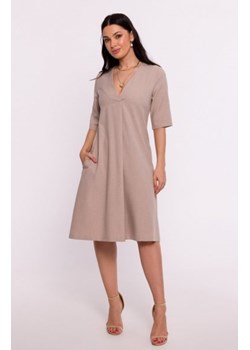 Bewear B280 sukienka trapezowa z dekoltem V beżowa ze sklepu intimiti.pl w kategorii Sukienki - zdjęcie 187881093