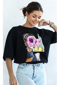 Oversizowy t-shirt damski różowe okulary czarny ze sklepu intimiti.pl w kategorii Bluzki damskie - zdjęcie 187888641