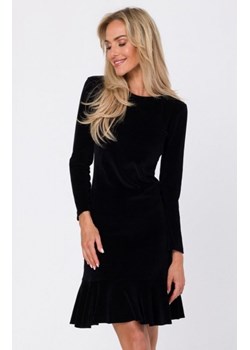 Moe M765 welurowa sukienka z falbanką czarna ze sklepu intimiti.pl w kategorii Sukienki - zdjęcie 187889592