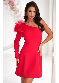 Asymetryczna krótka sukienka z ozdobnym kwiatem czerwona ze sklepu intimiti.pl w kategorii Sukienki - zdjęcie 187892392
