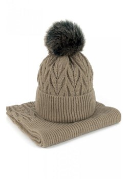 Łomnica czapka z pomponem i szal ciemno-beżowy ze sklepu intimiti.pl w kategorii Czapki zimowe damskie - zdjęcie 187893281