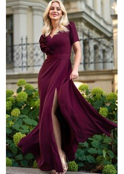 Elizabeth Rubi długa sukienka wieczorowa z ozdobnym kwiatem bordowa ze sklepu intimiti.pl w kategorii Sukienki - zdjęcie 187894463