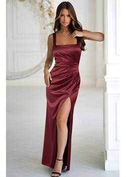 Długa satynowa suknia z wiązaniem gorsetowym bordowa ze sklepu intimiti.pl w kategorii Sukienki - zdjęcie 187895682