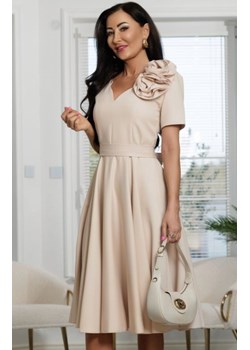Elizabeth Rubi sukienka midi beżowy ze sklepu intimiti.pl w kategorii Sukienki - zdjęcie 187900174