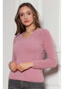Miękki, włochaty sweterek różowy SWE147 ze sklepu intimiti.pl w kategorii Swetry damskie - zdjęcie 187901154