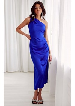 Satynowa sukienka midi na jedno ramię chabrowa ze sklepu intimiti.pl w kategorii Sukienki - zdjęcie 187901673