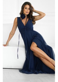 Efektowna długa sukienka z paskiem z różyczką granatowa ze sklepu intimiti.pl w kategorii Sukienki - zdjęcie 187902083