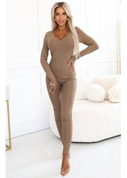 Numoco 619-1 wygodny i elegancki prążkowany kombinezon damski z dekoltem ze sklepu intimiti.pl w kategorii Kombinezony damskie - zdjęcie 187903453