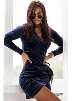 Welurowa sukienka kopertowa Shallow granatowa ze sklepu intimiti.pl w kategorii Sukienki - zdjęcie 187903843