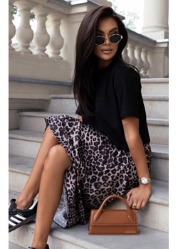 Ivon krótki t-shirt z haftem czarny ze sklepu intimiti.pl w kategorii Bluzki damskie - zdjęcie 187904034