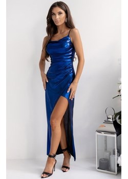 Połyskująca długa sukienka na ramiączkach Ciri chabrowa ze sklepu intimiti.pl w kategorii Sukienki - zdjęcie 187904060