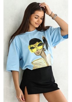 Oversizowy t-shirt damski żółte okulary błękitny ze sklepu intimiti.pl w kategorii Bluzki damskie - zdjęcie 187904763