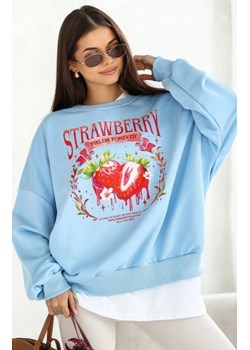 Oversizowa bluza damska Strawberry niebieski jasny ze sklepu intimiti.pl w kategorii Bluzy damskie - zdjęcie 187907741