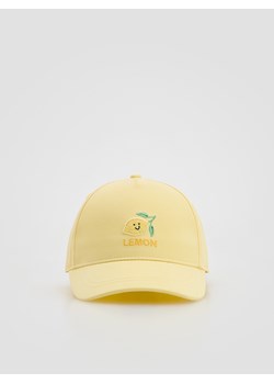 Reserved - Czapka z daszkiem z haftem - jasnożółty ze sklepu Reserved w kategorii Czapki dziecięce - zdjęcie 187910782