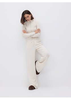 Reserved - Spodnie dresowe long leg - beżowy ze sklepu Reserved w kategorii Spodnie damskie - zdjęcie 187910891