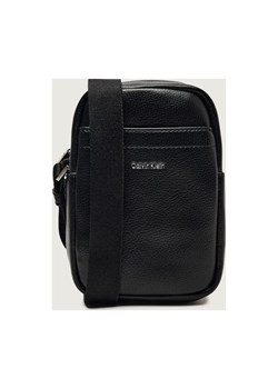 Calvin Klein Reporterka RAISED ze sklepu Gomez Fashion Store w kategorii Torby męskie - zdjęcie 187911151