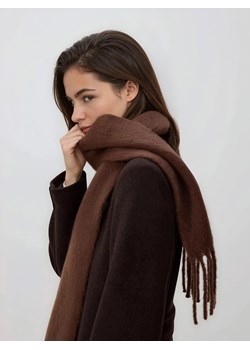 Reserved - Gładki szalik z frędzlami - brązowy ze sklepu Reserved w kategorii Szaliki i chusty damskie - zdjęcie 187913652