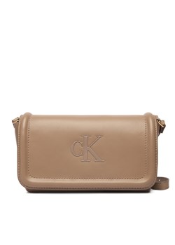 Torebka Calvin Klein Bold Ck Flap Crossbody LV04F1027G Brązowy ze sklepu eobuwie.pl w kategorii Listonoszki - zdjęcie 187917632