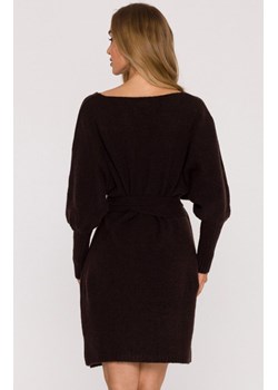Czekoladowa sukienka swetrowa kopertowa z wiązaniem M631, Kolor czekoladowy, Rozmiar L/XL, MOE ze sklepu Primodo w kategorii Sukienki - zdjęcie 187917821