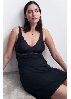 Triumph koszula nocna damska z koronką Timeless Sensuality 10227238-0004, Kolor czarny, Rozmiar 36, Triumph ze sklepu Intymna w kategorii Koszule nocne - zdjęcie 187918462