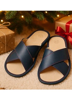 Skórzane męskie klapki domowe krzyżaki Granatowe /C3-1 16204 S195/ ze sklepu Pantofelek24.pl w kategorii Kapcie męskie - zdjęcie 187922522