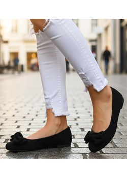 Czarne baleriny damskie zamszowe z kokardą /H2 18488 W6/ ze sklepu Pantofelek24.pl w kategorii Balerinki - zdjęcie 187923922