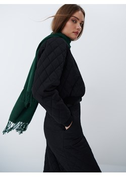 Mohito - Gładki szalik z frędzlami - ciemny zielony ze sklepu Mohito w kategorii Szaliki i chusty damskie - zdjęcie 187924602